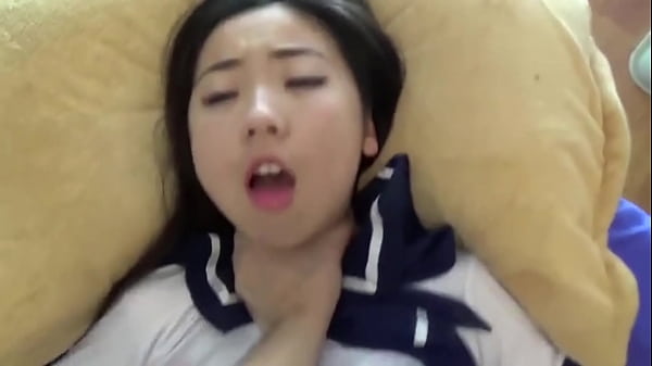 Địt em học sinh siêu dâm xuất tinh lên mặt