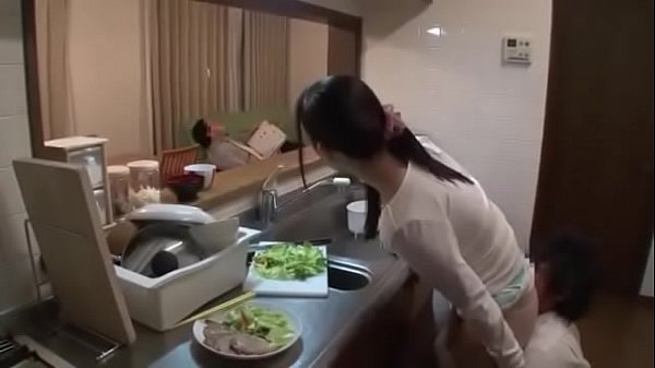 Vụng trộm cùng chị dâu trong bếp