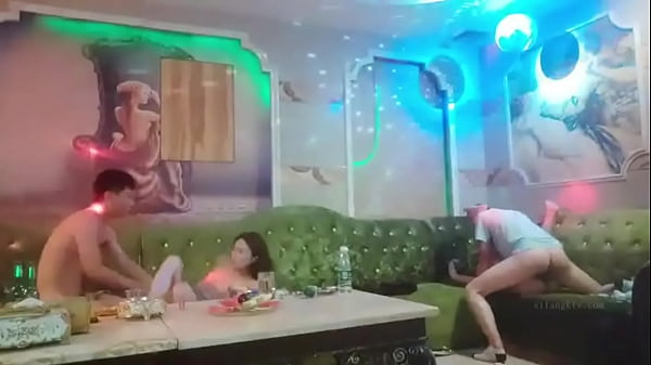 Địt em cave gái xinh lồn dâm
