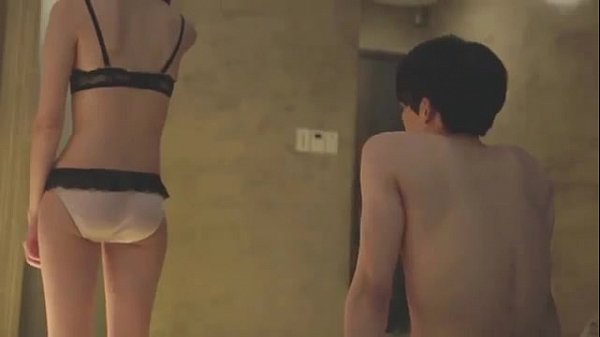 Chị hàng xóm dễ thương và chàng sinh viên