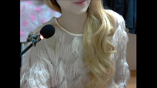 Hot girl xinh đẹp vú căng tròn live