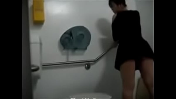 Hoc Sinh Chich Trong Toilet