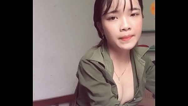 Em gái show hàng cực đẹp khiên anh núng cặc quá