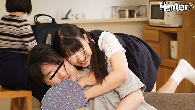 Em học sinh trung học gạ tình chồng của mẹ đu nhau