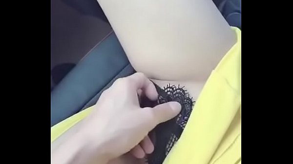 Chơi gái bán dâm ngay trên ô tô bị quay lén