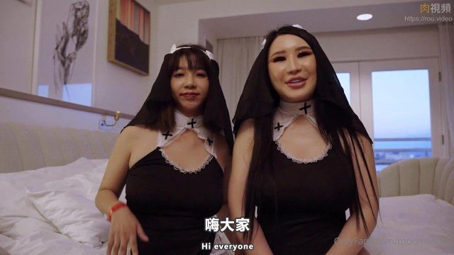 Hoá trang thành cô tu sĩ với nữ diễn viên người Mỹ
