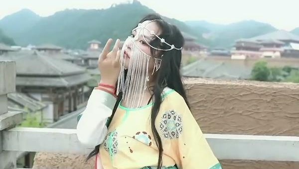 Cô gái Tây Vực xinh đẹp dâm ô